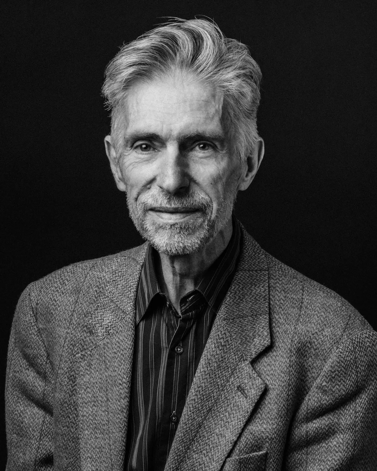 Portrait noir et blanc d'un homme âgé en veste de tweed — BLH Photographie